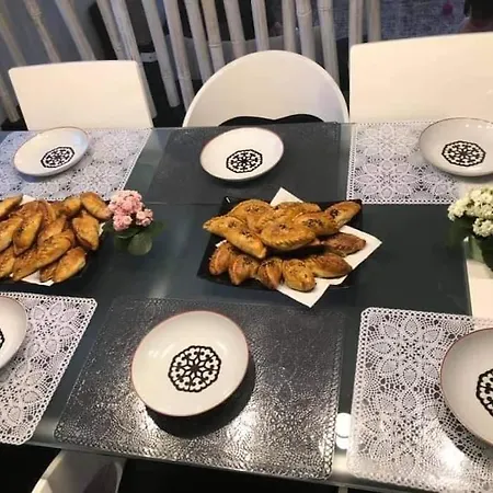 Is Suitable For A Family Gathering דירה *